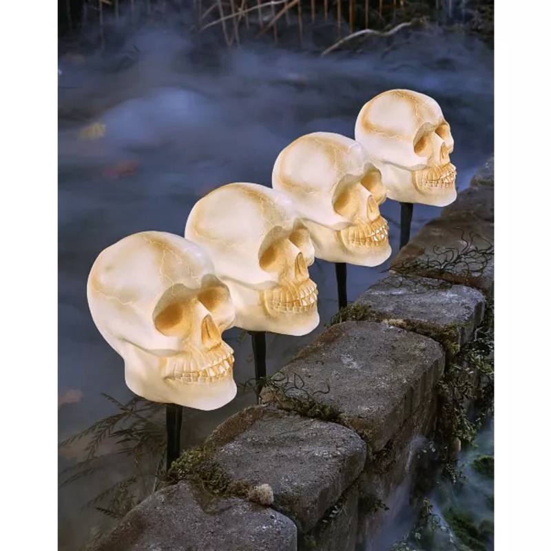 7.5 Inch LED Strobing Skull Head Lawnstakes  No Size
