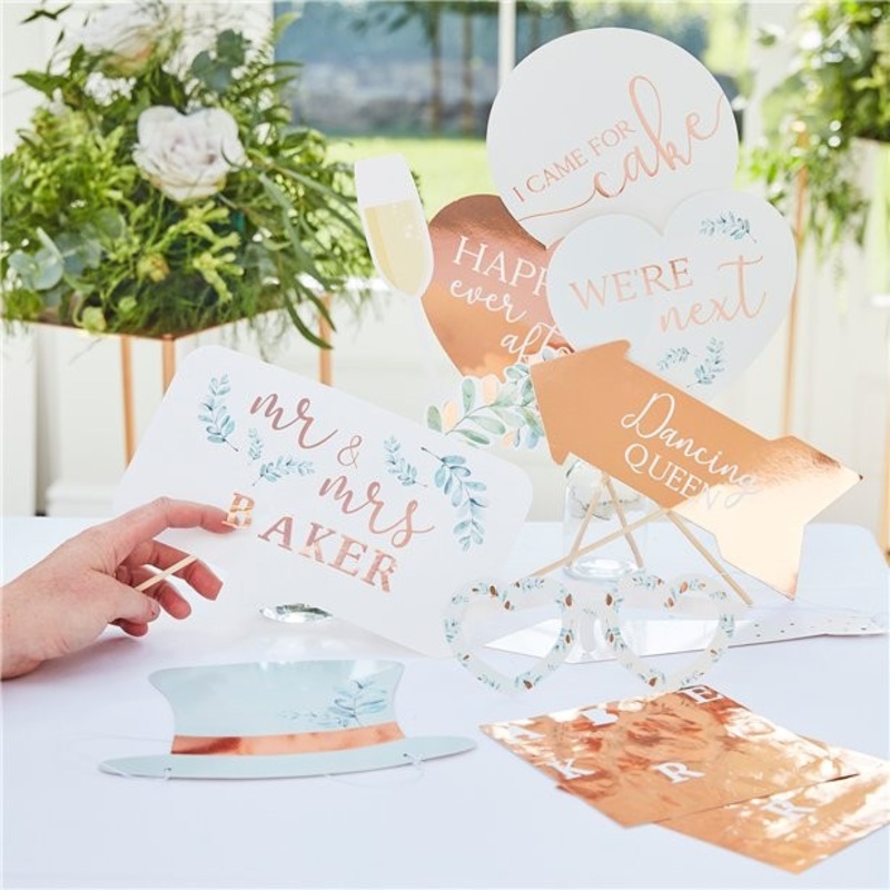 10 fairytale wedding photo props