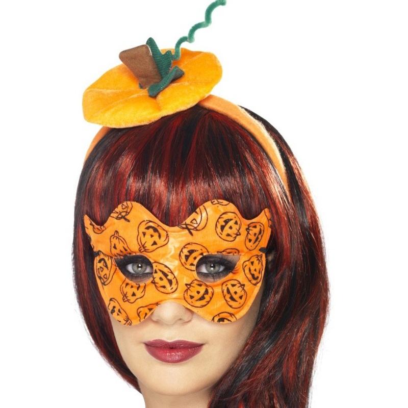 Seductive eye mask and fascinator