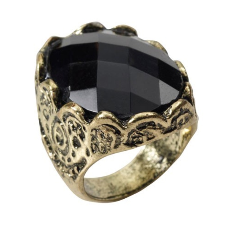 Gemstone gold ring