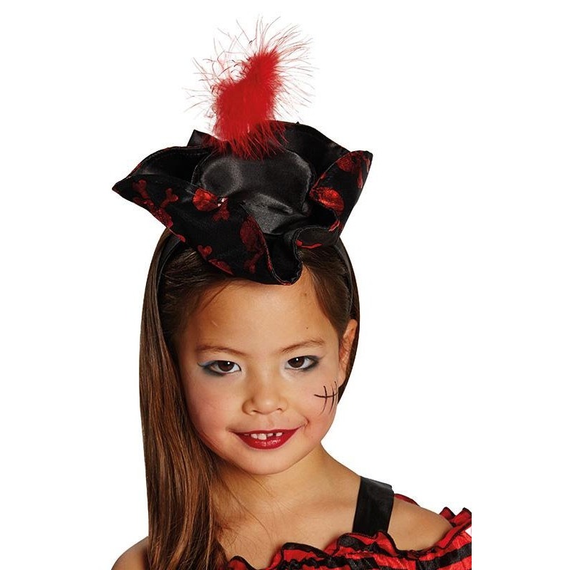 Noble pirates hat girl