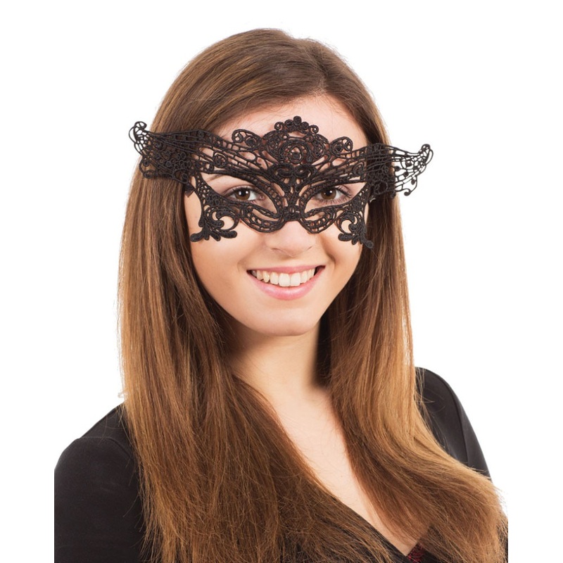 Fancy black eye mask made of lace