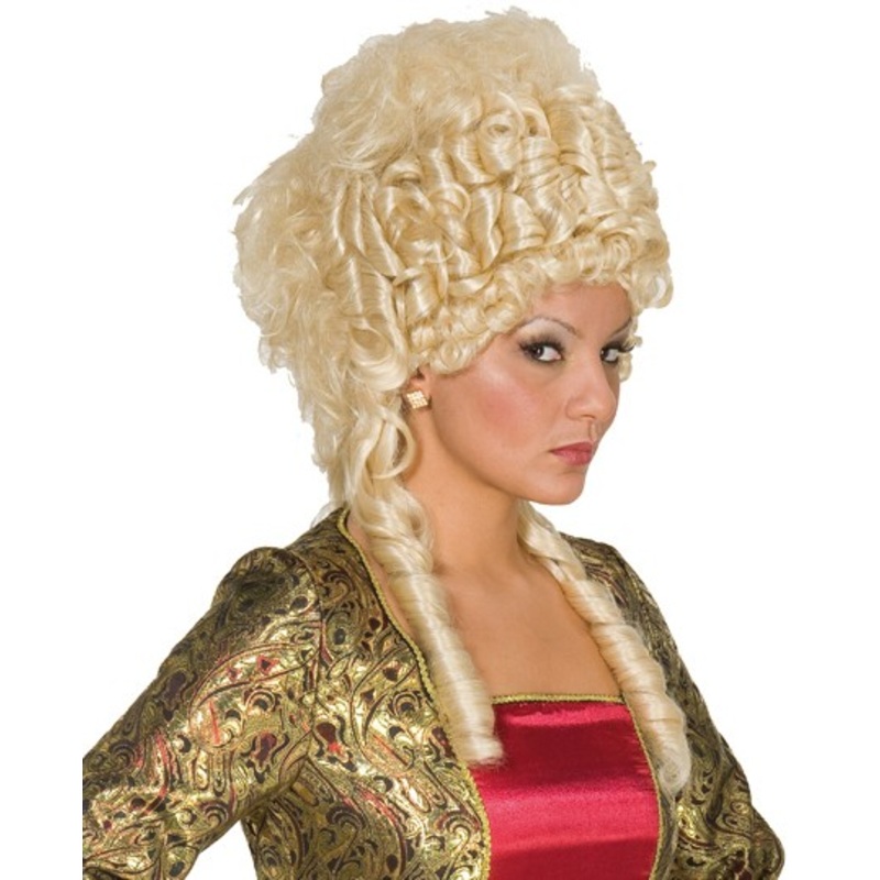 Baroque head of hair blond