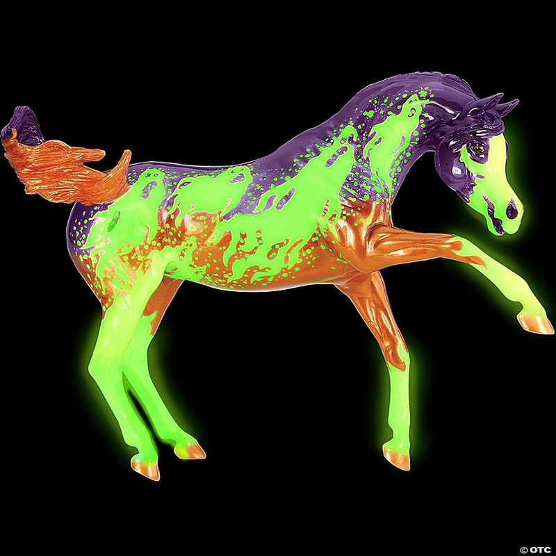 Breyer Traditional 1:9 Scale Model Horse  Spectre 2023 Halloween Horse